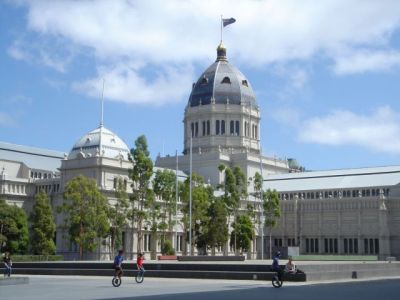 王立展示館とカールトン庭園