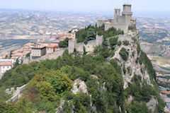 世界遺産サンマリノ歴史地区とティターノ山